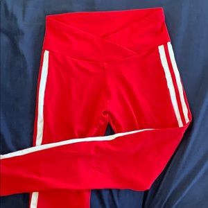 v-cut waistband, red leggings with white stripe
